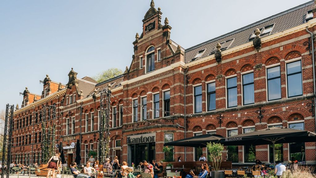 The cheapest nicest hotels in Amsterdam