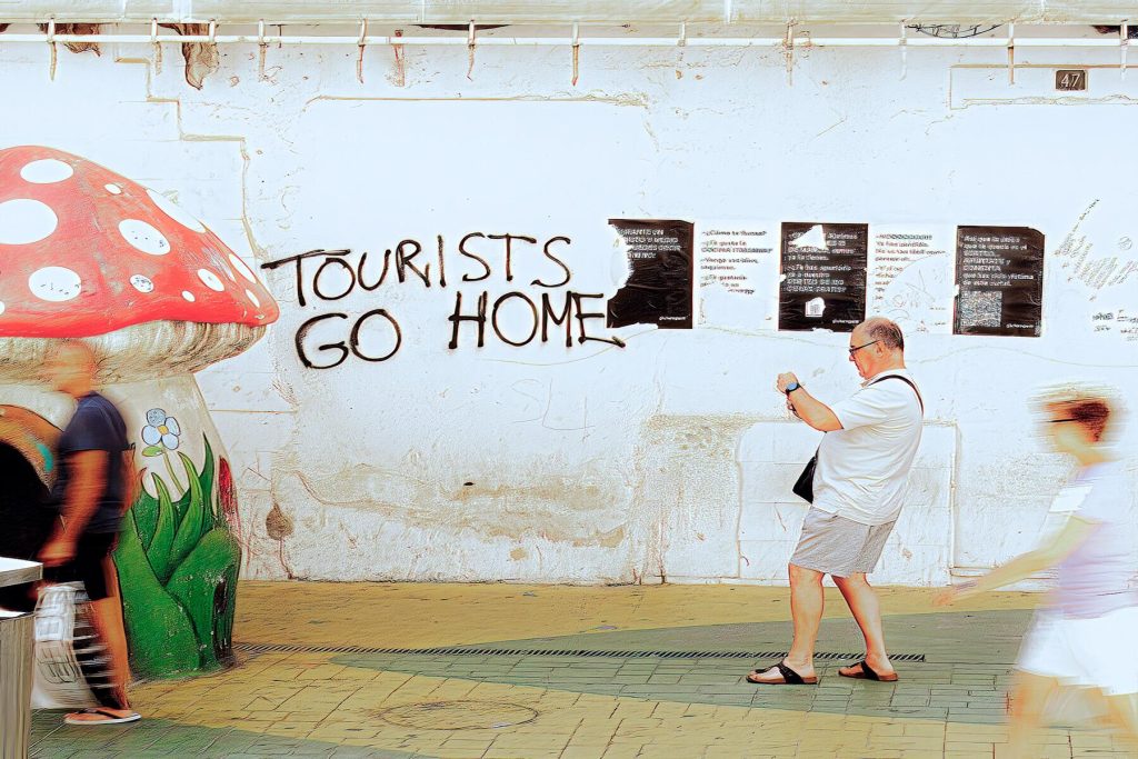 10 Things American Tourists Do That Piss Off Europeans