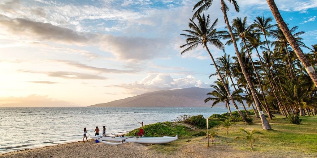 $1899 -- Ritz-Carlton Hawaii: 5 nights incl. Chicago flights