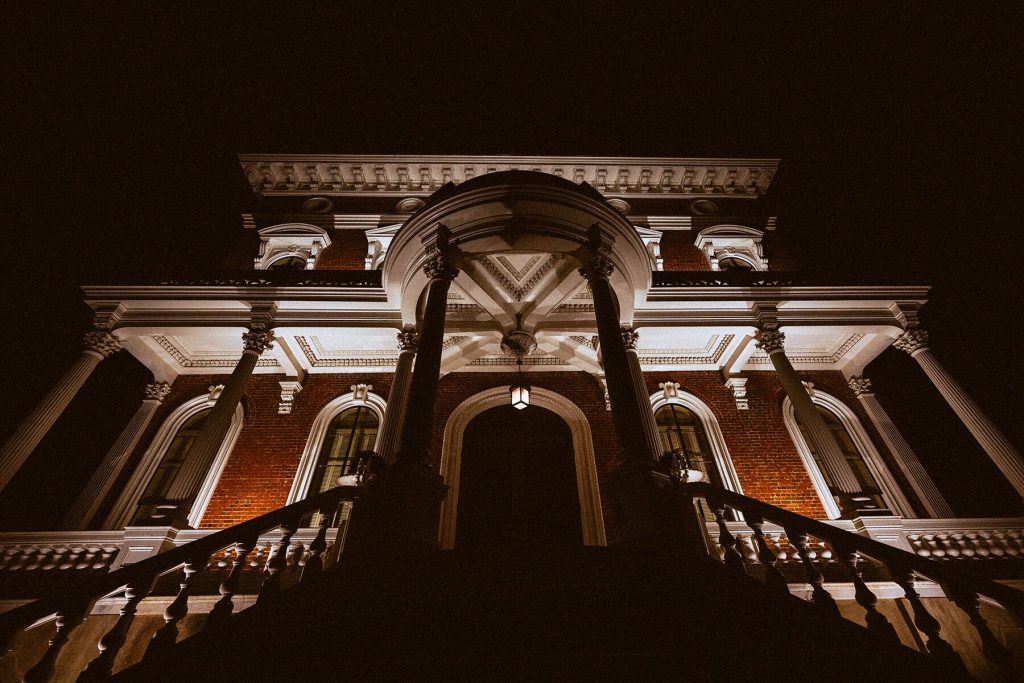 A Psychic Medium, Paranormal Investigator, and Actress Explore Macon, Georgia’s Haunted History