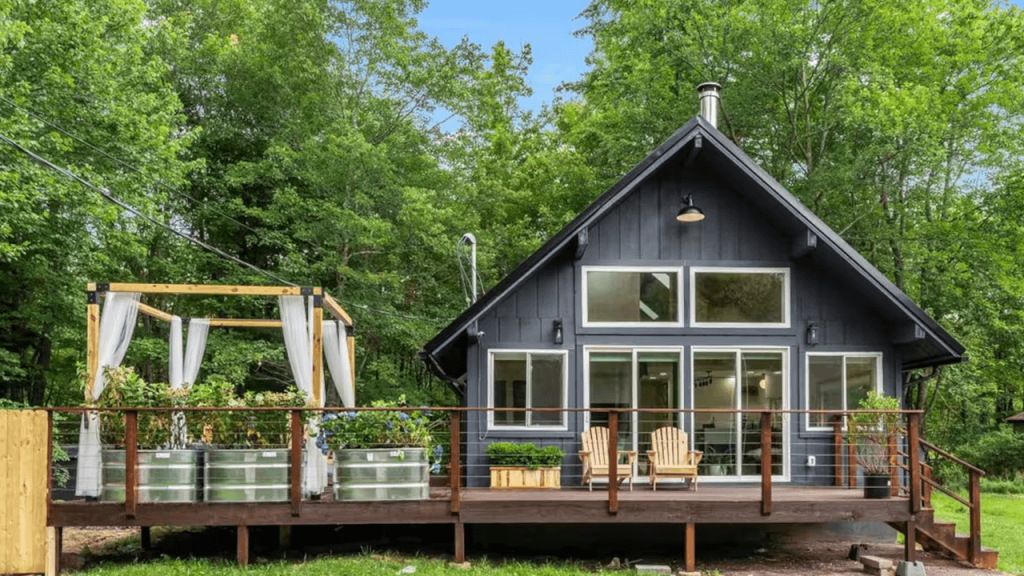 9 Woodsy Poconos Airbnbs Made for Unplugging