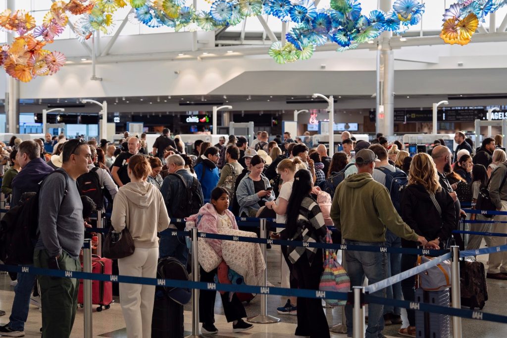 Fears of long TSA lines return as partial shutdown drags on