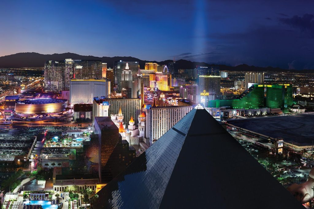 10 Las Vegas Hotels That Need a Renovation 10 Las Vegas Hotels That Need a Renovation