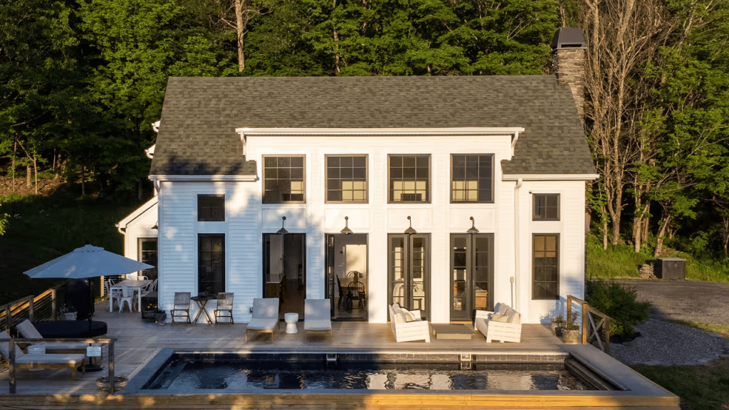 11 Summer-Friendly Airbnbs Near NYC, With Access to Pools, Lakes, and Beaches 11 Summer-Friendly Airbnbs Near NYC, With Access to Pools, Lakes, and Beaches